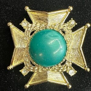 262- Maltese Cross Gold-Tone Women’s Brooch with Green Cabochon